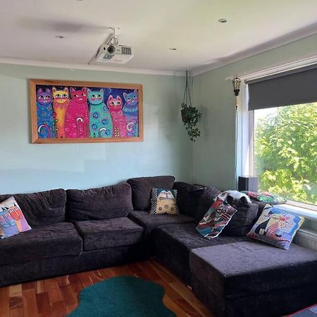 Вилла Bright, Comfy And Peaceful House Инверкитинг Экстерьер фото