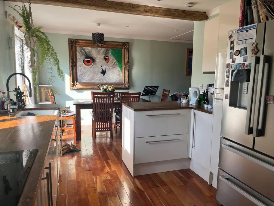 Вилла Bright, Comfy And Peaceful House Инверкитинг Экстерьер фото