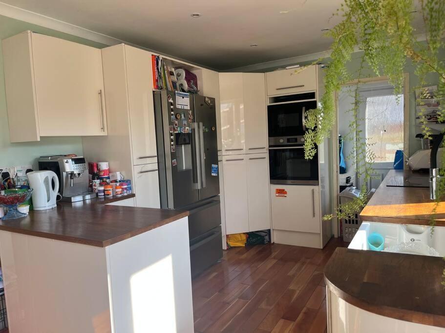 Вилла Bright, Comfy And Peaceful House Инверкитинг Экстерьер фото